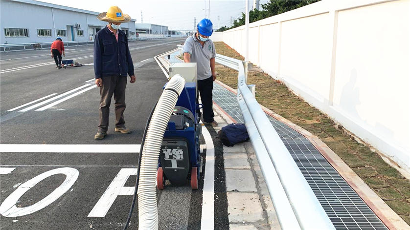 路面抛丸机清理路面标线.jpg